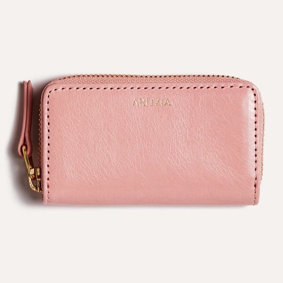 Aritzia Handbags - 🆕 Aritzia Clientele Leather Wilfred Wallet